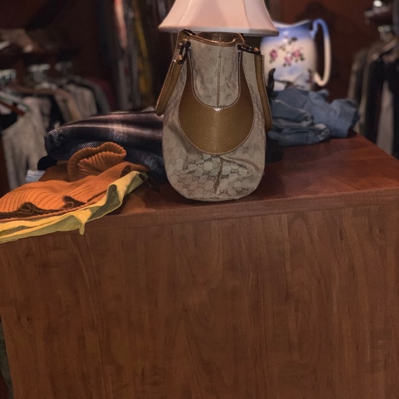 Gucci 100% Authentic Handbag - Picture 2 of 8